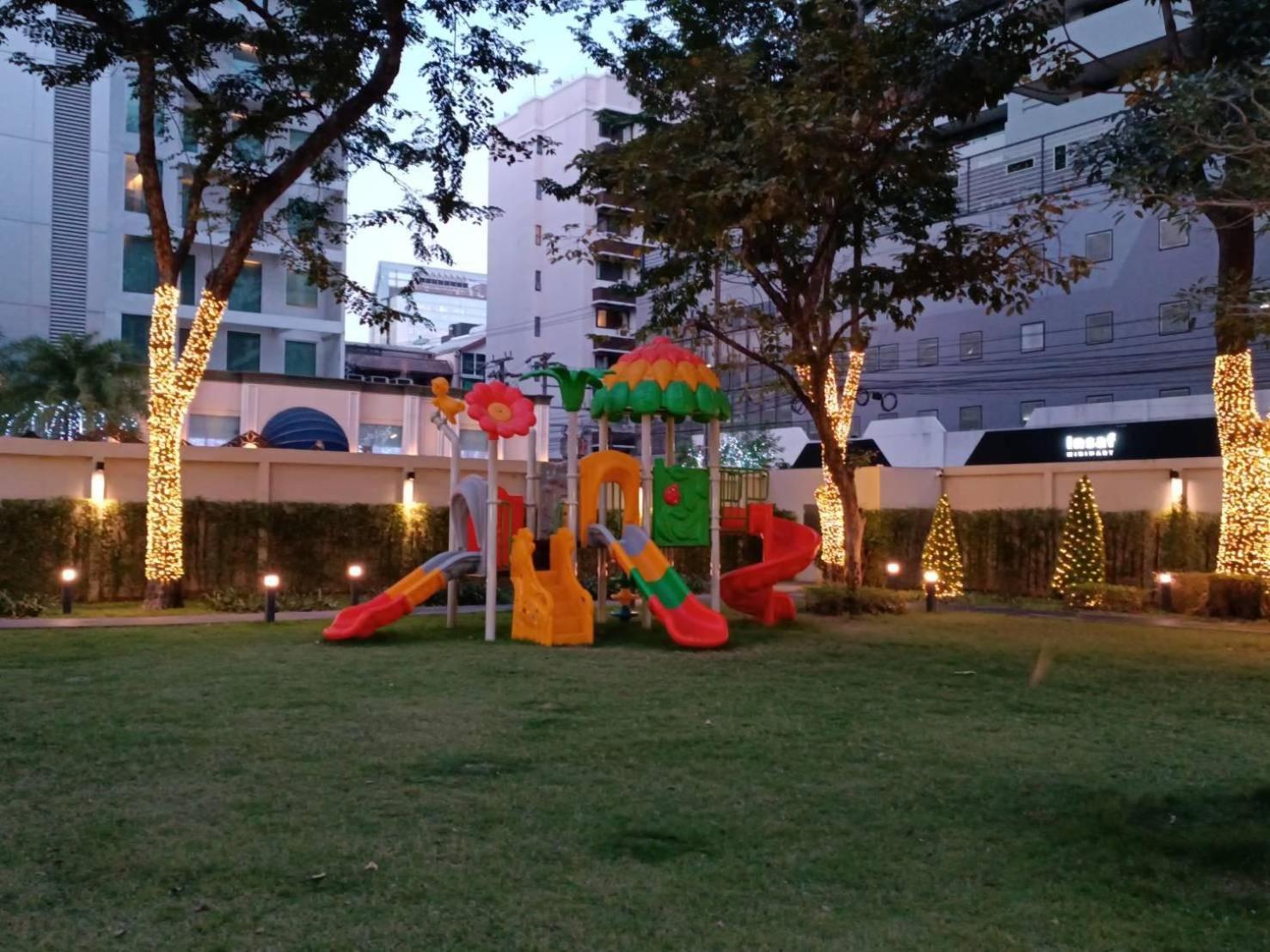 Floral Court Hotel & Residence Sukhumvit 13 Bangkok Bagian luar foto