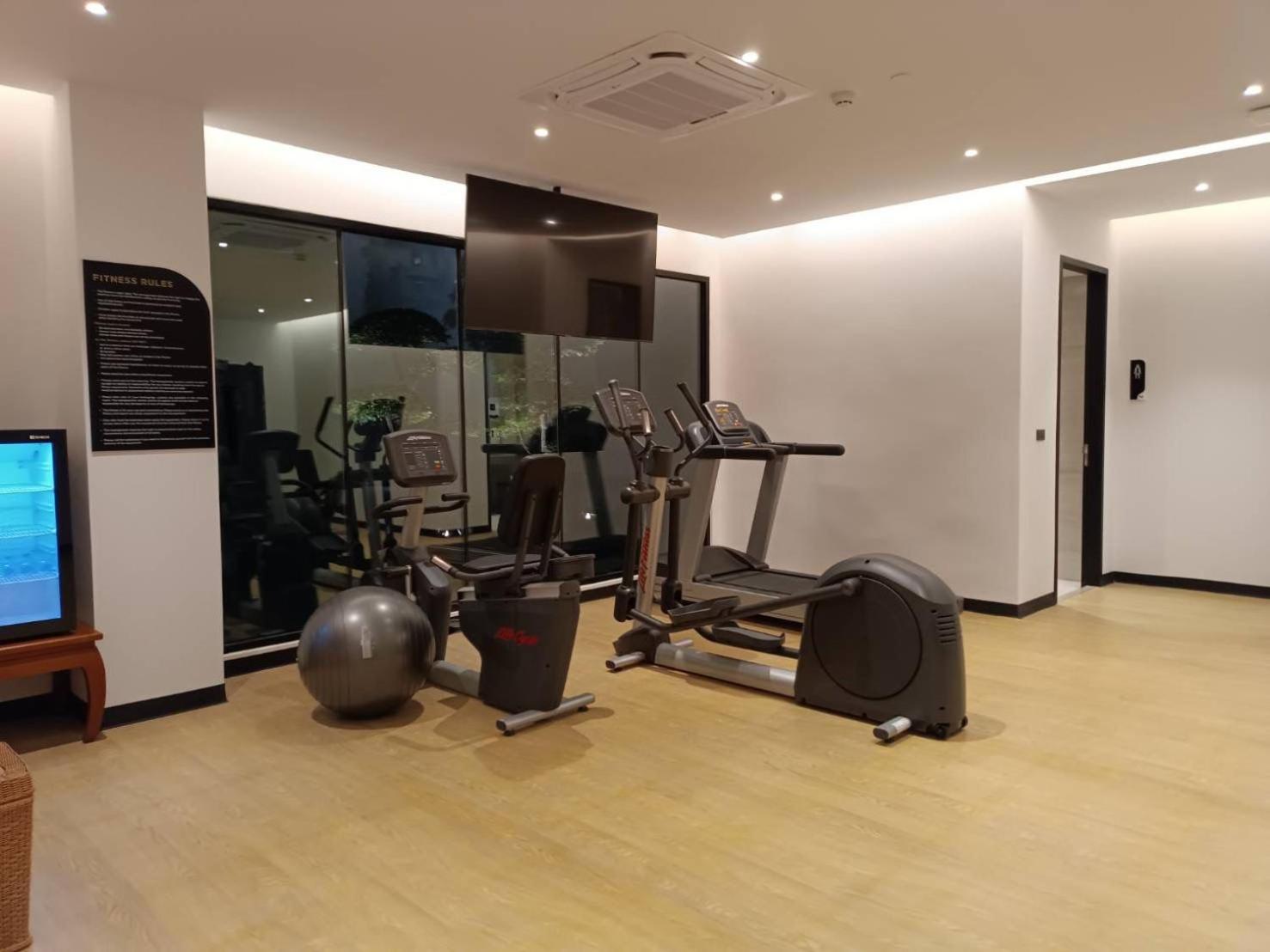 Floral Court Hotel & Residence Sukhumvit 13 Bangkok Bagian luar foto