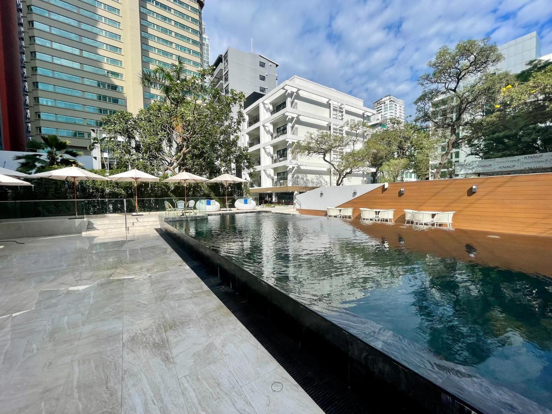 Floral Court Hotel & Residence Sukhumvit 13 Bangkok Bagian luar foto