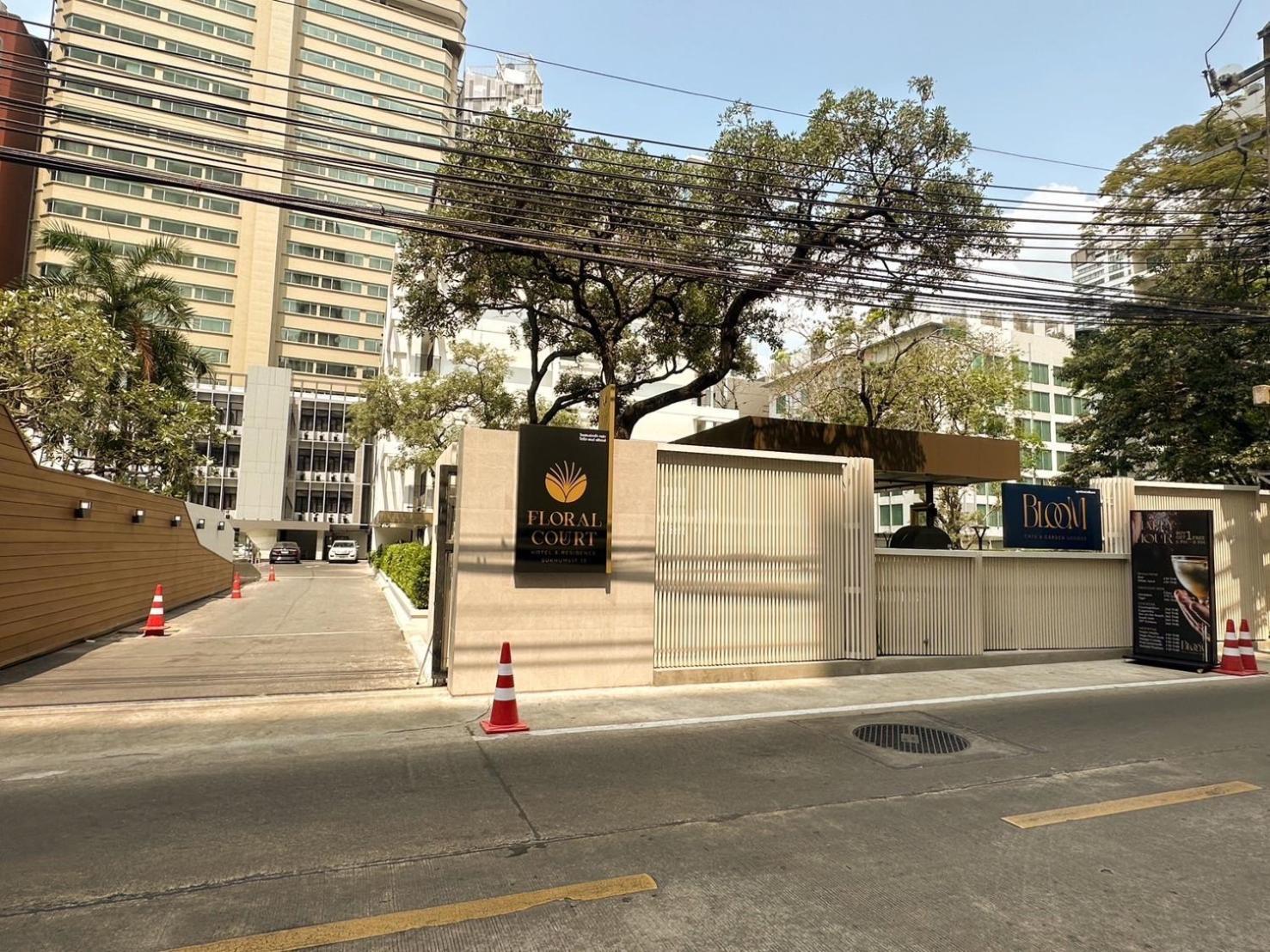 Floral Court Hotel & Residence Sukhumvit 13 Bangkok Bagian luar foto