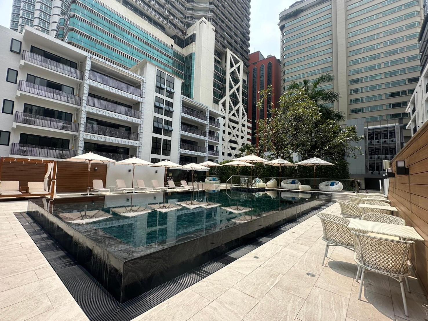 Floral Court Hotel & Residence Sukhumvit 13 Bangkok Bagian luar foto