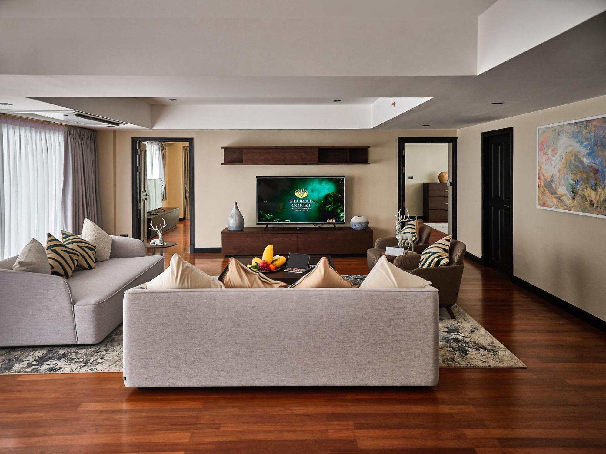 Floral Court Hotel & Residence Sukhumvit 13 Bangkok Bagian luar foto