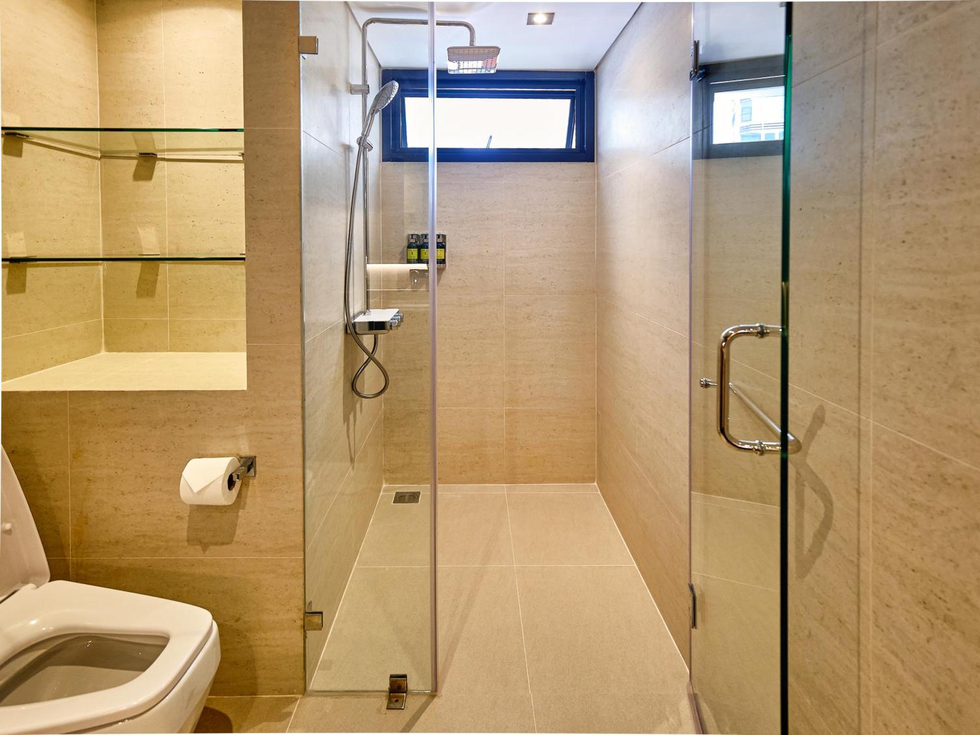 Floral Court Hotel & Residence Sukhumvit 13 Bangkok Bagian luar foto