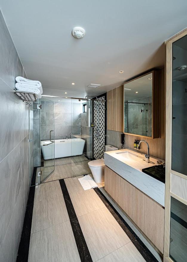 Floral Court Hotel & Residence Sukhumvit 13 Bangkok Bagian luar foto